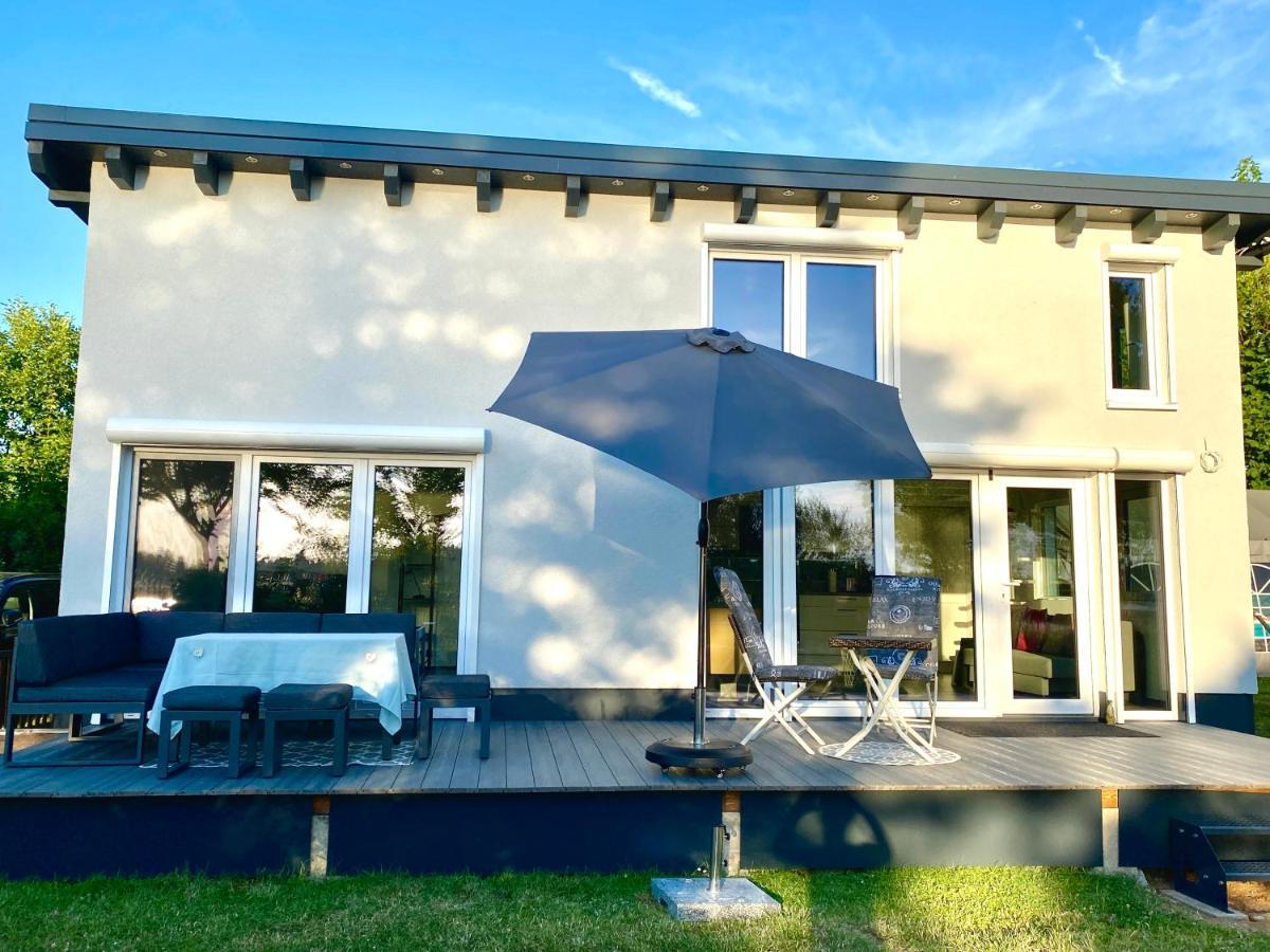 House Of Happiness Mit Seeblick Hungen Exterior photo