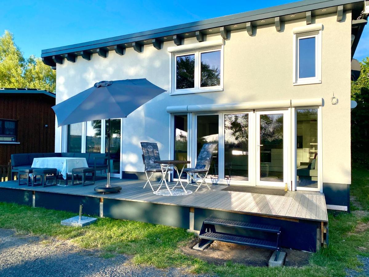 House Of Happiness Mit Seeblick Hungen Exterior photo